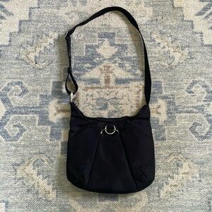 Travelon Anti theft RFID crossbody bag in color black